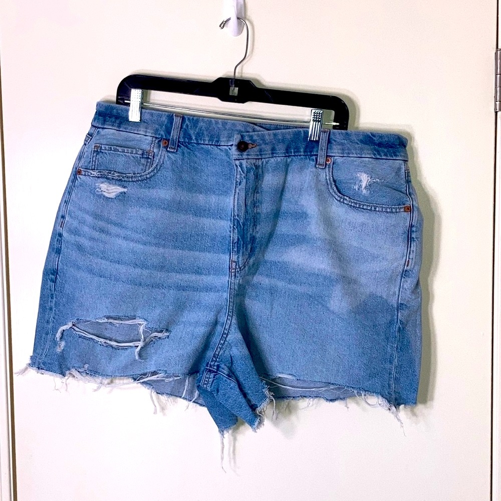 American Eagle Women’s High Rise Curvy Mom Short Plus Size 20W